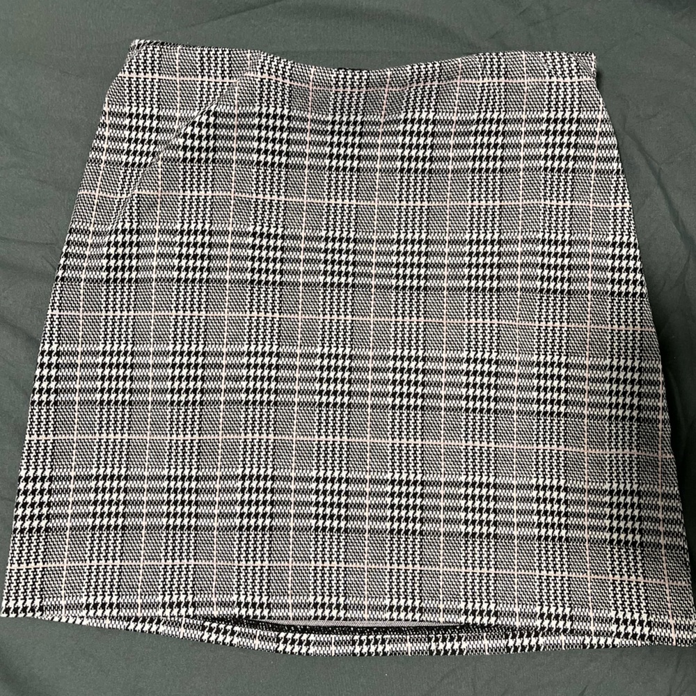 H&M Black and White Mini Pencil Skirt for Work